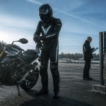 permis accéléré moto jeune motard entraînement